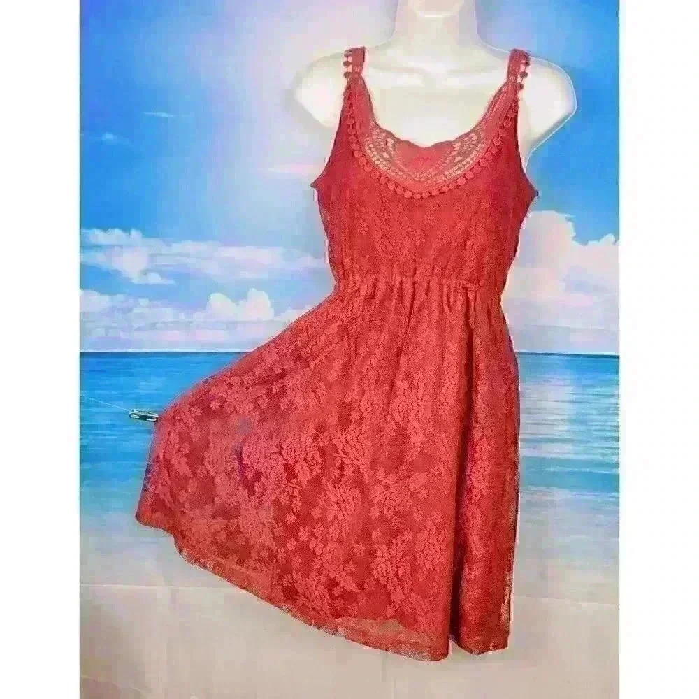 CHARLOTTE RUSSE Woman's WINE Rich RED Dress LACE Sleeveless LINED size Med - Picture 2 of 10
